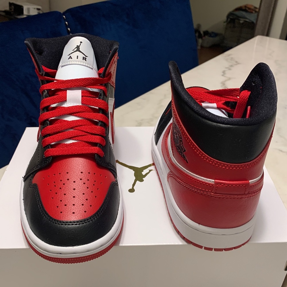 WMNS Jordan 1 - Picture 5 of 7